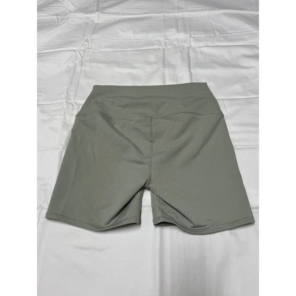 Alo Yoga airbrush high rise biker shorts in a sage green women's size medium